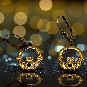 Claddagh Leverback Earrings Gold Tone With Green Stone Accent Lightweight Jewelr